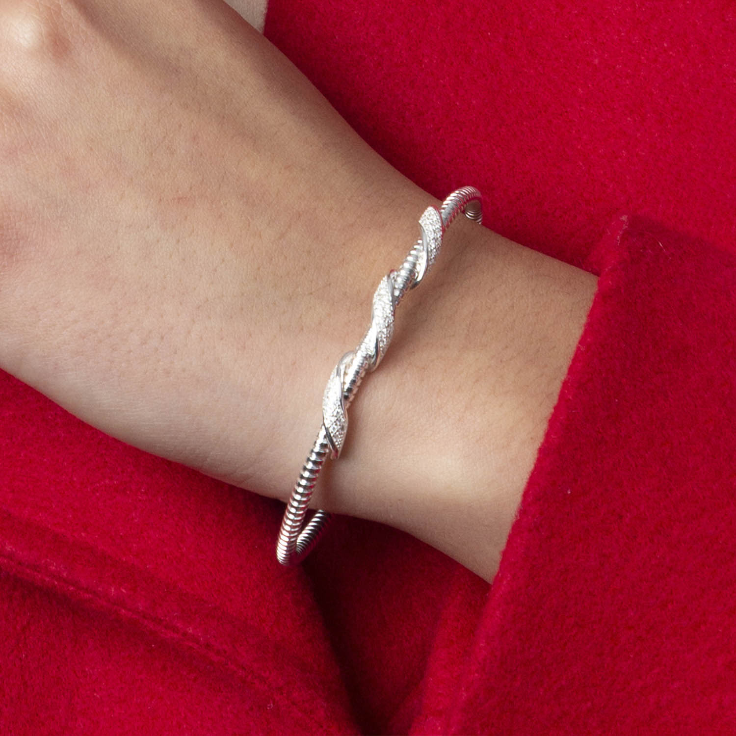 - Bangle Entrelazados Plata 925