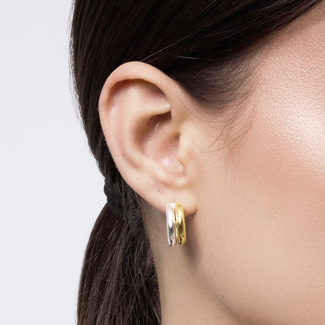 Combinación de metales en aretes